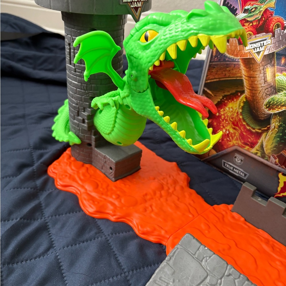 Monster Jam Dragon Playset and red Stunt dial playset - Picture 3 of 13